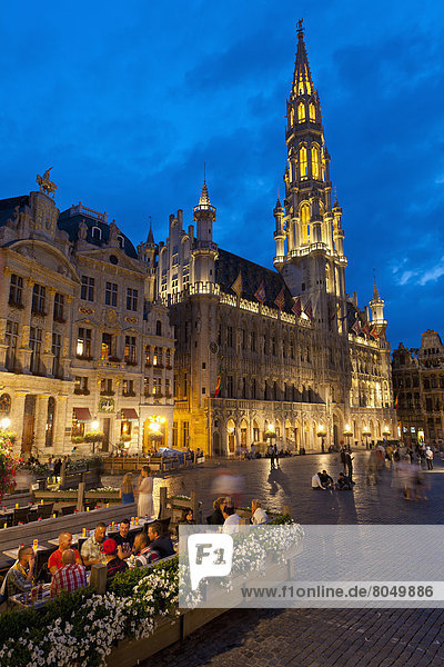 Mensch  Menschen  Brüssel  Hautpstadt  Ehrfurcht  Restaurant  Belgien  Abenddämmerung  Platz