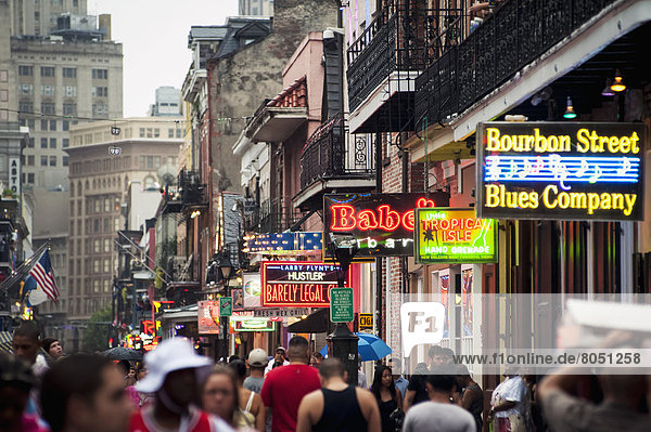 Vereinigte Staaten von Amerika USA Straße Zeichen Laden Ansicht bevölkert Louisiana New Orleans
