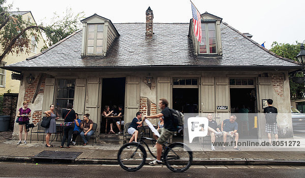 Vereinigte Staaten von Amerika USA sitzend Mensch Menschen Cafe frontal Louisiana New Orleans
