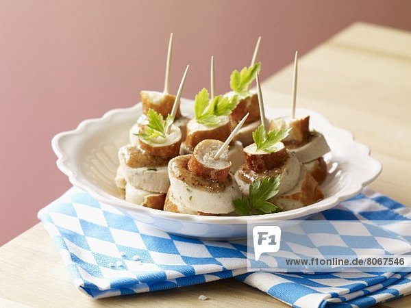 Bayrischer Snack: Brezel-Weisswurst-Spiesschen