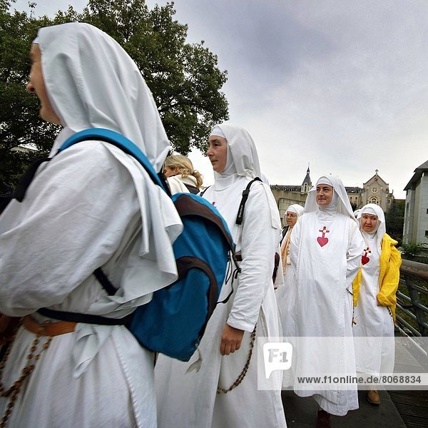 'Lourdes  visit of Pope Benedict XVI (2008/09/13) : young nuns from the congregation of ''Les soeurs de la consolation'' wearing white tunicles (dresses) ornated with the red Sacred Heart and a cross. 2008 is the year of the 150th anniversary of Virgin Mary's apparition to Bernadette Soubirous. Pilgrimage  pilgrim  nun  sister  tunicle'