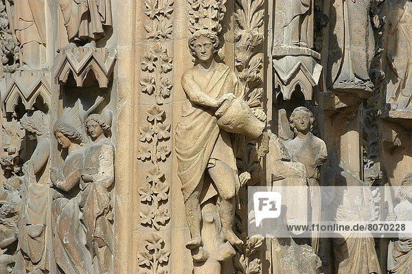 Detail  Details  Ausschnitt  Ausschnitte  Skulptur  flirten  Ehrfurcht  Kunst  Kathedrale  früh  Beispiel  Gotik  Jahrhundert  Reims