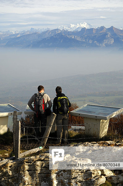 nahe  Panorama  Frankreich  Berg  sehen  unterhalb  Tal  Nebel  wandern  Ansicht  Bergmassiv