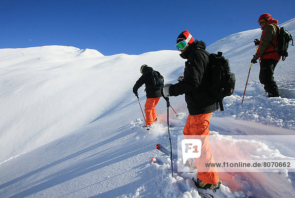 gehen  wandern  Urlaub  Pulverschnee  Ski  Gesichtspuder  umgeben  Zimmer  Schnee