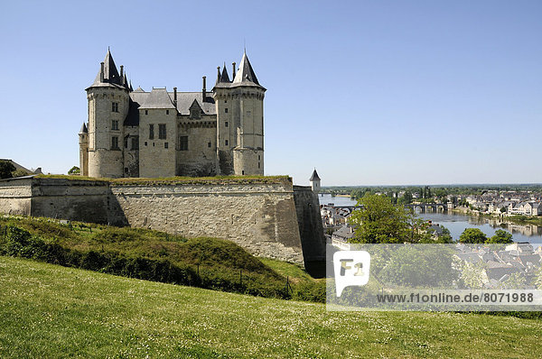 Palast  Schloß  Schlösser  Großstadt  Fluss  Loire  überhängen