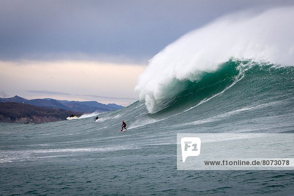 Kitesurfer Winter nehmen Vielfalt groß großes großer große großen Herausforderung Fotograf Wettbewerb Fotografie Erfolg Jahreszeit Show Brandung Wellenreiten surfen Wasserwelle Welle