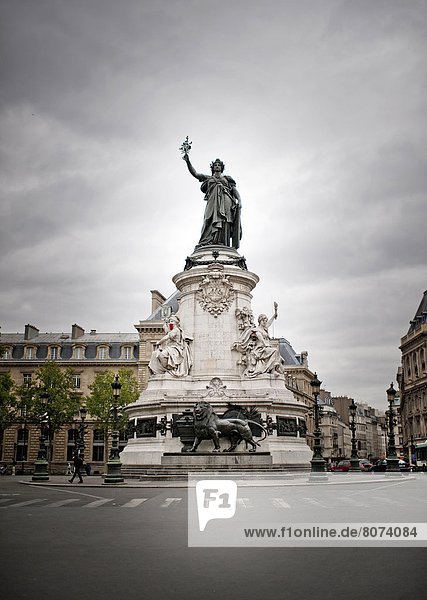 französisch Monument Quadrat Quadrate quadratisch quadratisches quadratischer Statue bauen jubeln Jahrhundert