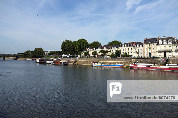 'Angers (49): district of ''la Doutre'' viewed from the banks of the Maine river'