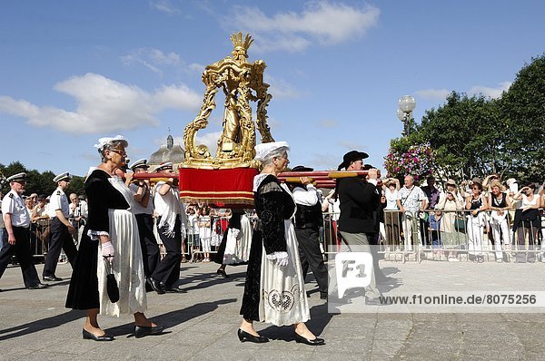 Grand Pardon at Sainte-Anne-d'Auray (56)  Breton form of pilgrimage and one of the most traditional demonstrations of popular Catholicism in Brittany. Religious ceremony at the memorial of Sainte-Anne. People in traditional Breton costume carrying the statue of Sainte-Anne