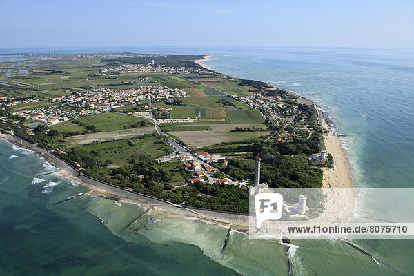 Feuerwehr  sehen  Himmel  Küste  Produktion  Leuchtturm  Wal  Postkarte  Karte  Atlantischer Ozean  Atlantik  reservieren  Charente-Maritime  Landspitze