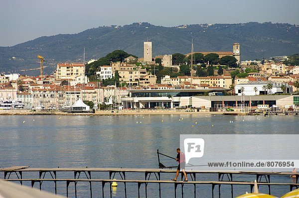 Hafen Gebäude Kirchturm Ansicht Cote d Azur Cannes alt