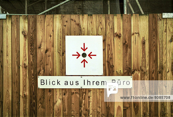 Holzwand Text deutsch