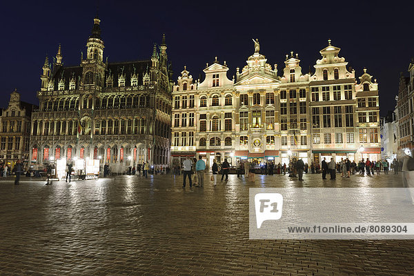 Royal House or Maison du Roi and Chaloupe d'Or  Grote Markt  Grand Place market square  illuminated at night