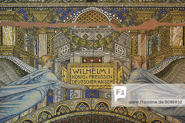 Widmungstafel Wilhelm I. über dem Eingangsportal  Deckenmosaik  Gedenkhalle im Alten Turm  Kaiser-Wilhelm-Gedächtniskirche