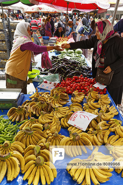Obst- und Gemüsestand  Wochenmarkt