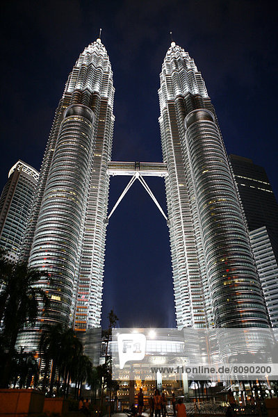 Petronas Towers bei Nacht