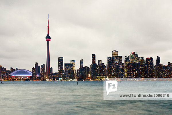 Skyline mit CN Tower und Skydome  Toronto  Kanada