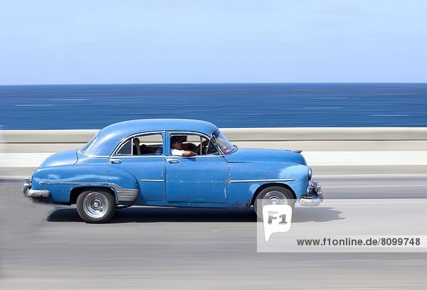 Fortbewegung  Auto  Meer  Hintergrund  fangen  blau  amerikanisch  Karibik  Westindische Inseln  Mittelamerika  schießen  Kuba  alt
