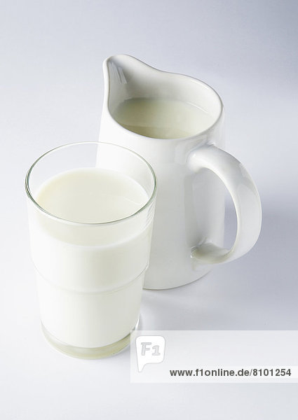 Frische Glas Kanne Milch