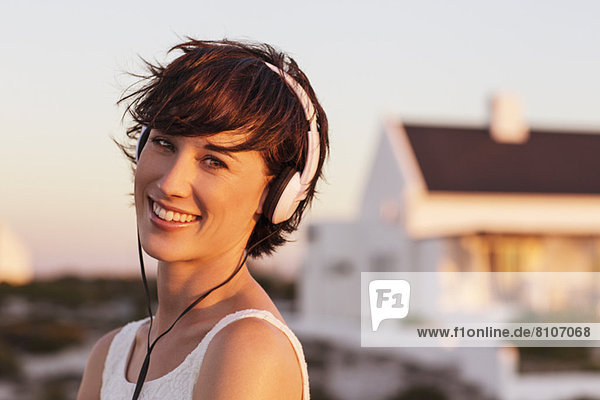 Portrait of smiling woman wearing headphones