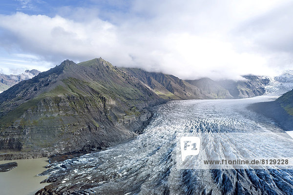 Luftaufnahme der Gletscherzunge Svinafellsjökull