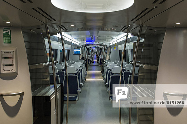 Metro Delhi  Zug  Innenansicht