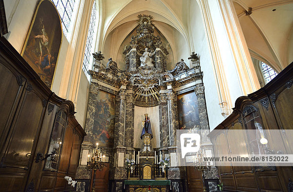 Innenaufnahme Hochaltar  Chorraum  Saint-Nicolas-Kirche