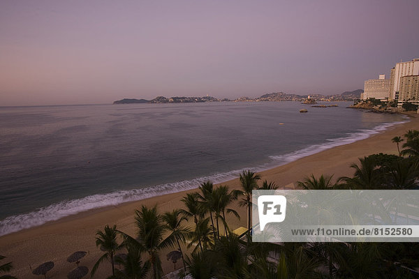Bucht von Acapulco in der Morgendämmerung