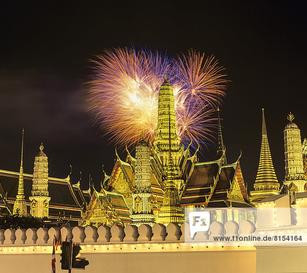 Feuerwerk  Wat Phra Kaeo Tempel  Königspalast