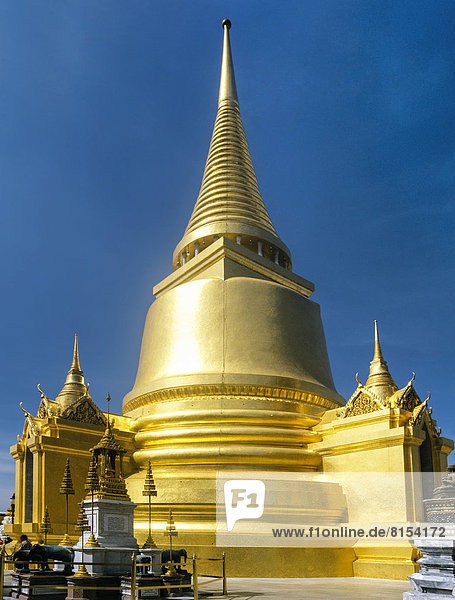 Wat Phra Kaeo Tempel  Königspalast  Phra Si Rattana Chedi
