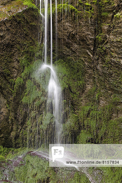 Österreich  Steiermark  Blick auf den Wasserfall im Ennstal