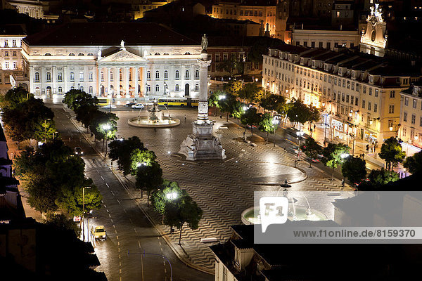 Portugal  Lissabon  Blick auf den Rossio-Platz bei Nacht