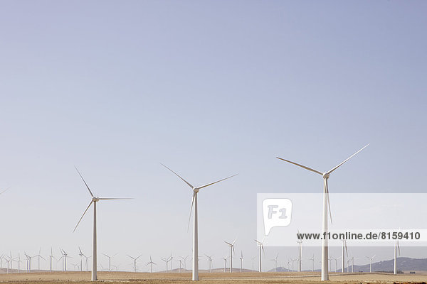 Spanien  Ansicht der Windkraftanlage auf dem Feld