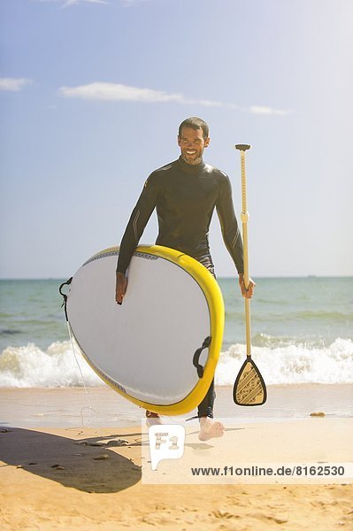 Mann  Fröhlichkeit  gehen  Surfboard