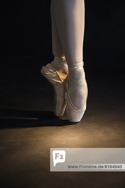 hoch  oben  nahe  Schuh  Mädchen  16-17 Jahre  16 bis 17 Jahre  Ballett