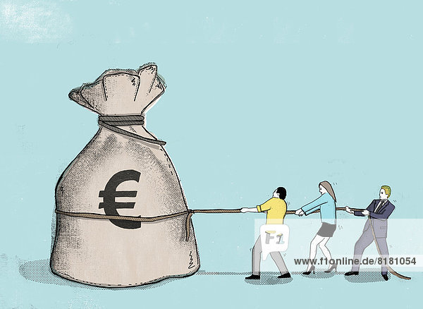 Geschäftsmann und Paar ziehen mit Seil großen Euro-Geldsack