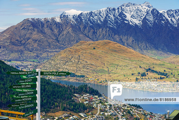 Alle Richtungen Wegweiser Queenstown Südinsel Neuseeland