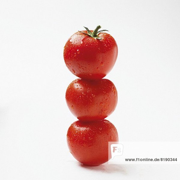 Drei Tomaten  gestapelt