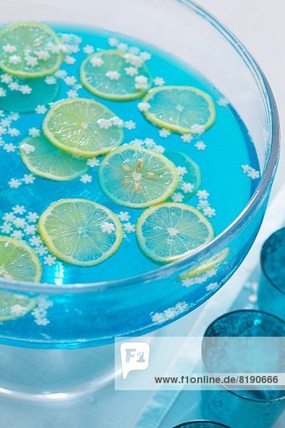 Zitronenpunsch mit Curacao und Zuckersternchen