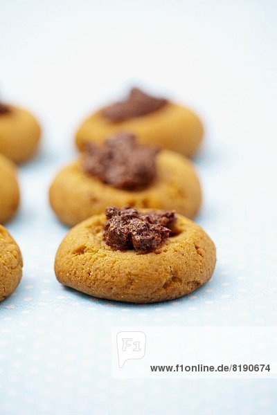 Butterplätzchen mit Schokoladenmousse