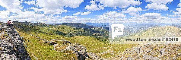 Frau beim Bergwandern, Lungauer Nockberge, Salzburger Land, Österreich, Europa