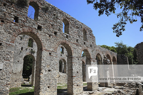 Frühchristlich-byzantinische Basilika in der Ruinenstadt Butrint  UNESCO-Weltkulturerbe