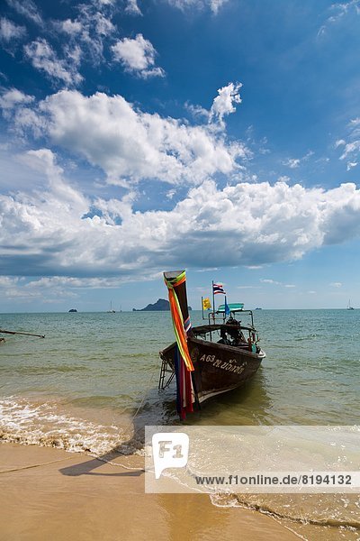 Boot am Strand  Ao Nang  Thailand  Asien