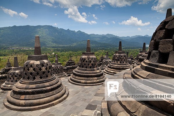 Stupa des Tempels Borobudur  Indonesien  Asien