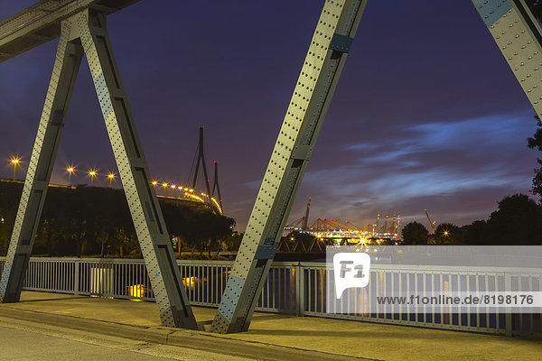 Deutschland  Hamburg  Blick auf die Trägerbrücke bei Kohlbrandbrucke