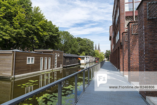 Niederlande Delft Hausboote an der Zuidergracht