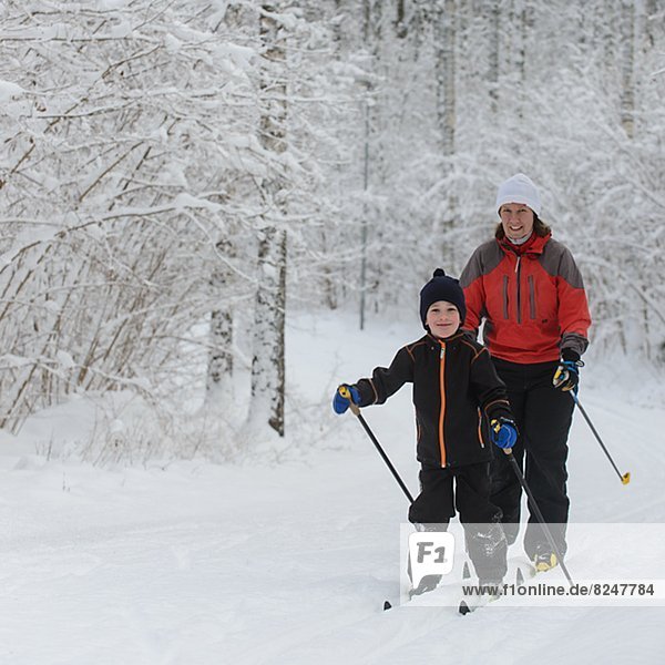 überqueren  Sohn  Skisport  Mutter - Mensch  Kreuz