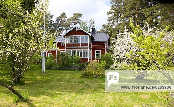 Wohnhaus Garten rot Schweden