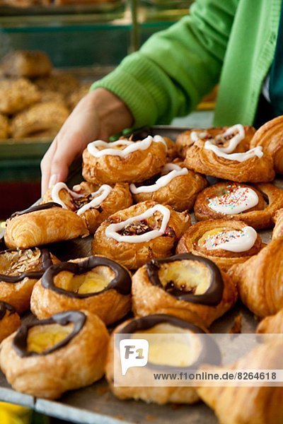 Frau  halten  Dänemark  Gebäck  Bäckerei  dänisch