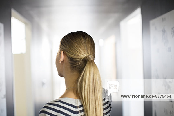 Close up of woman's blonde ponytail
